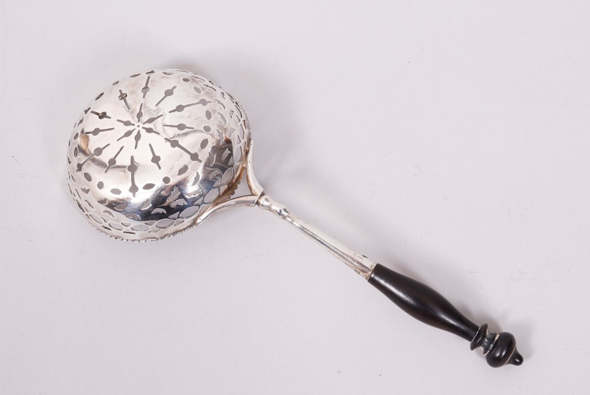 Biedermeier sifting spoon, silver, probably German, 1st half of the 19th C. - Image 2 of 3