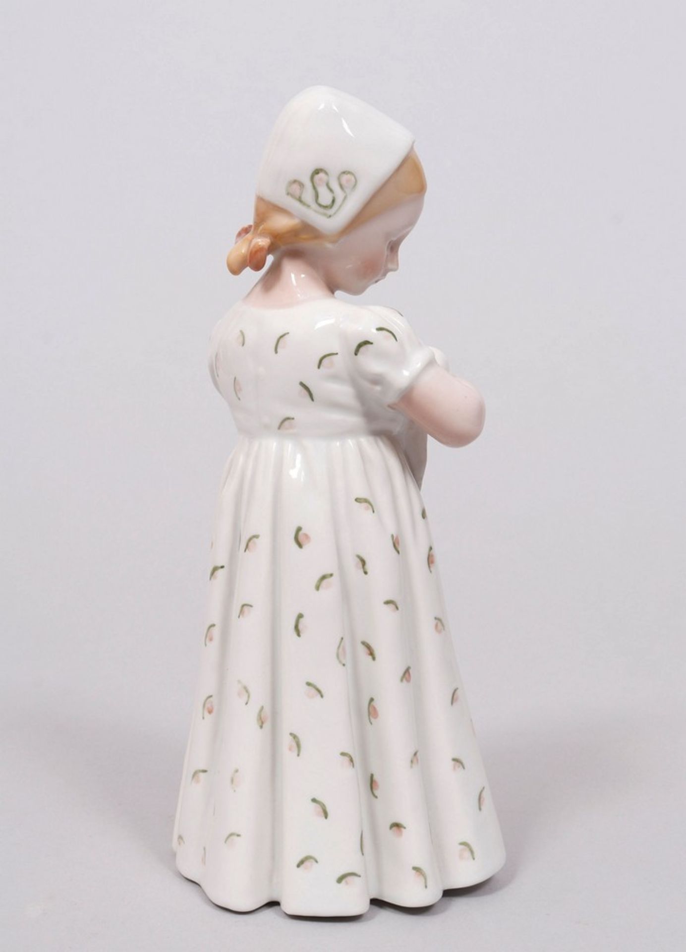 Kinderfigur "Marie mit Puppe", Entwurf Ingeborg Plockross Irminger (1872-1962) für Bing & Gröndahl, - Bild 2 aus 3