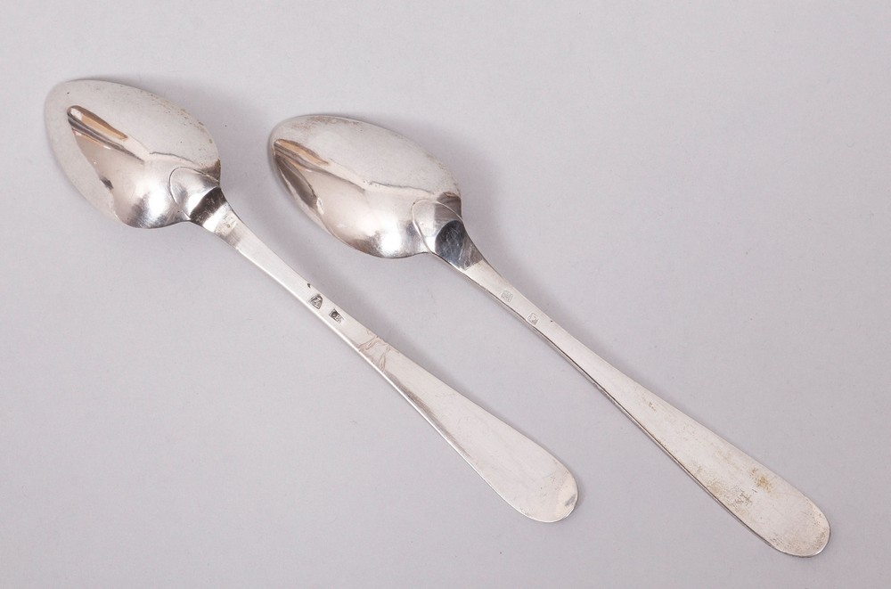 Pair of dessert spoons, silver, including Nicolaus Fromm, Hamburg, c. 1800/1. H. 19th C. - Image 2 of 6