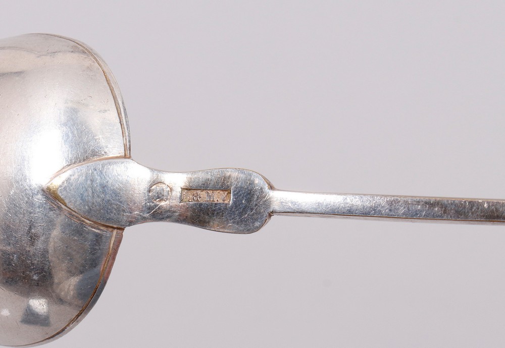 Small serving spoon, 900 silver, partially gilt, probably Denmark, 20th C. - Image 3 of 3