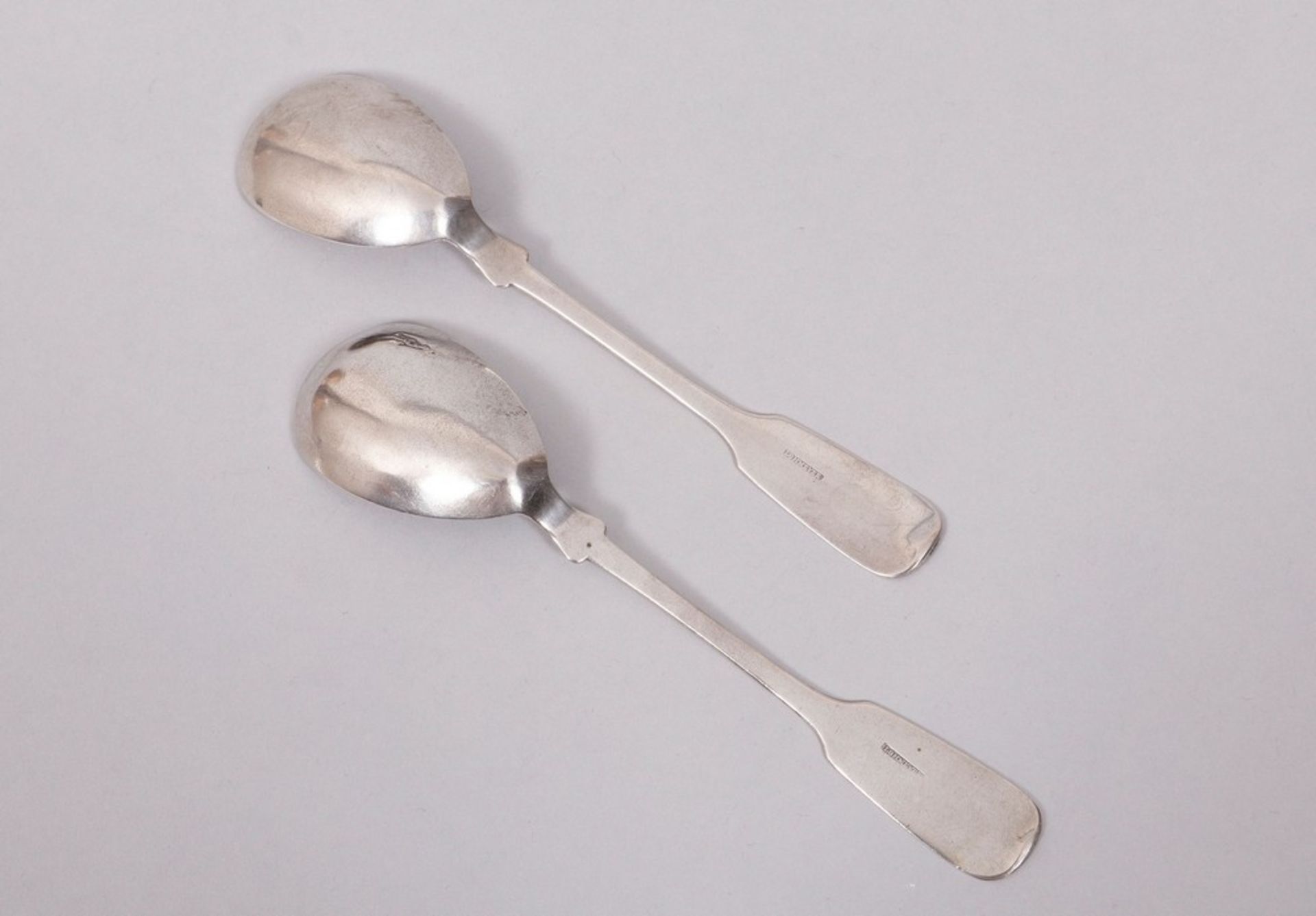 Pair of serving spoons, silver, probably Heinrich Nikolaus Lohmeyer, Bergedorf, 19th C. - Image 2 of 3