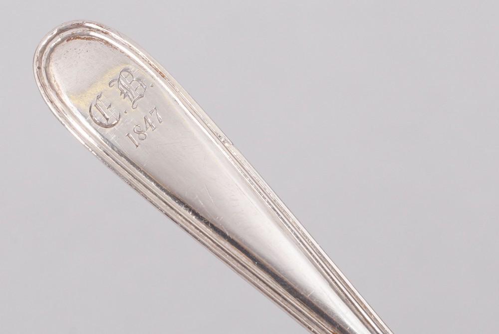 Pair of dessert spoons, silver, including Nicolaus Fromm, Hamburg, c. 1800/1. H. 19th C. - Image 3 of 6