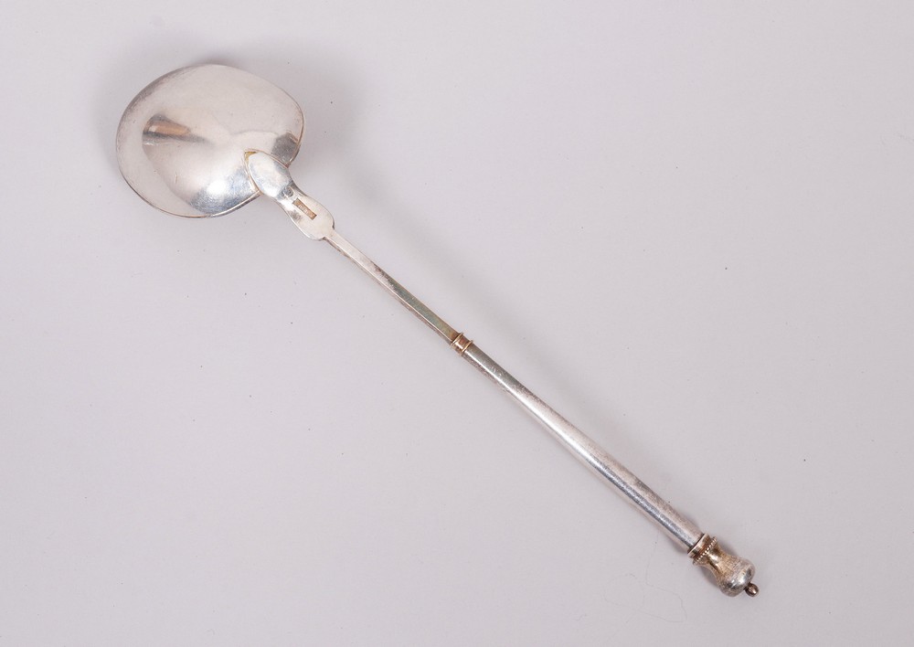 Small serving spoon, 900 silver, partially gilt, probably Denmark, 20th C. - Image 2 of 3