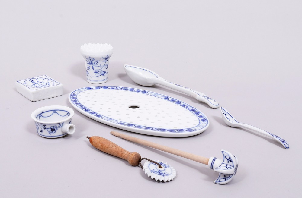 Mixed lot of kitchenware, Stadt Meissen, etc., c. 1900/1. H. 20th C., 8 pieces