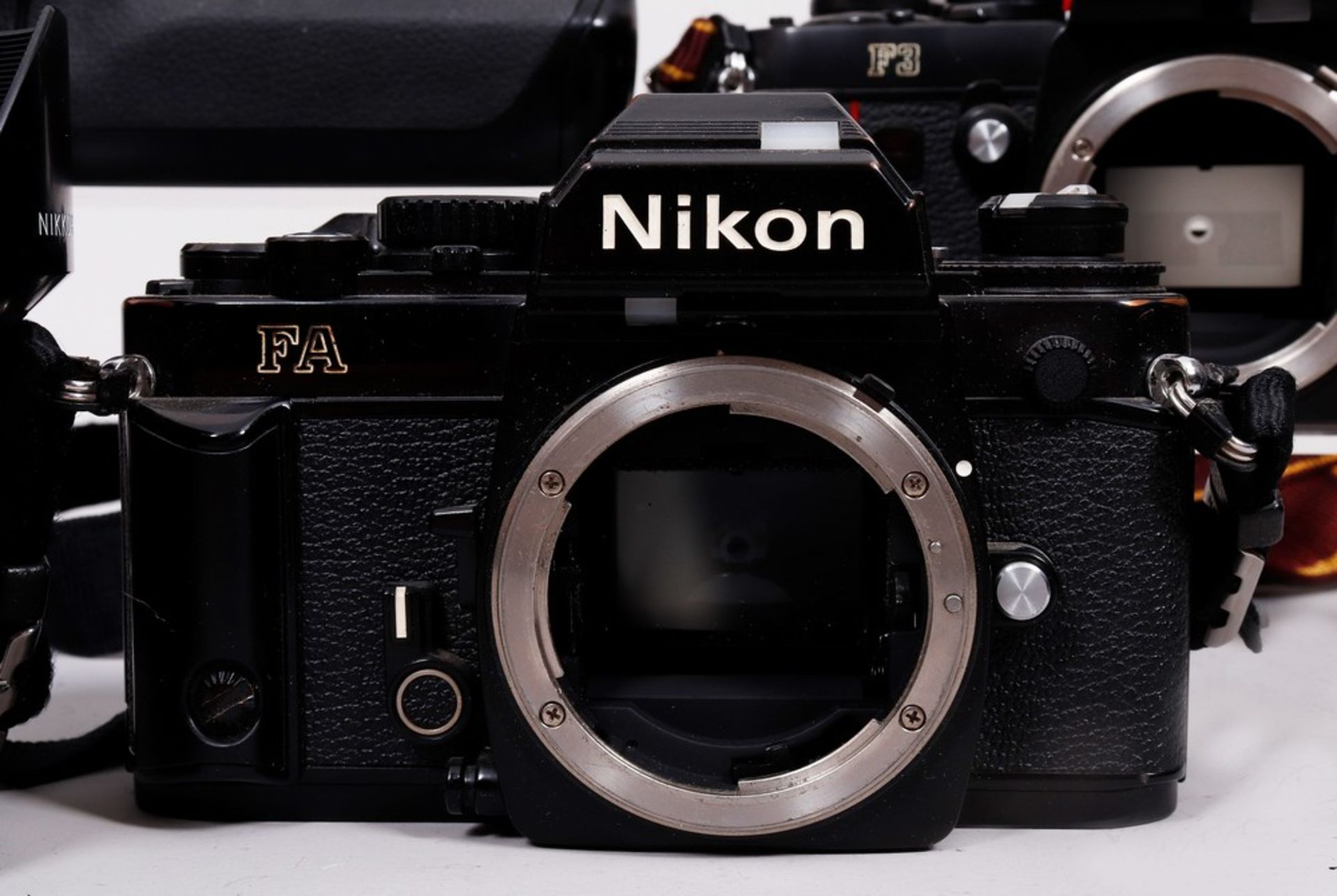 Mixed lot of SLR cameras and accessories, Nikon, Japan, 1980s/90s, approx. 16 pieces - Image 4 of 7