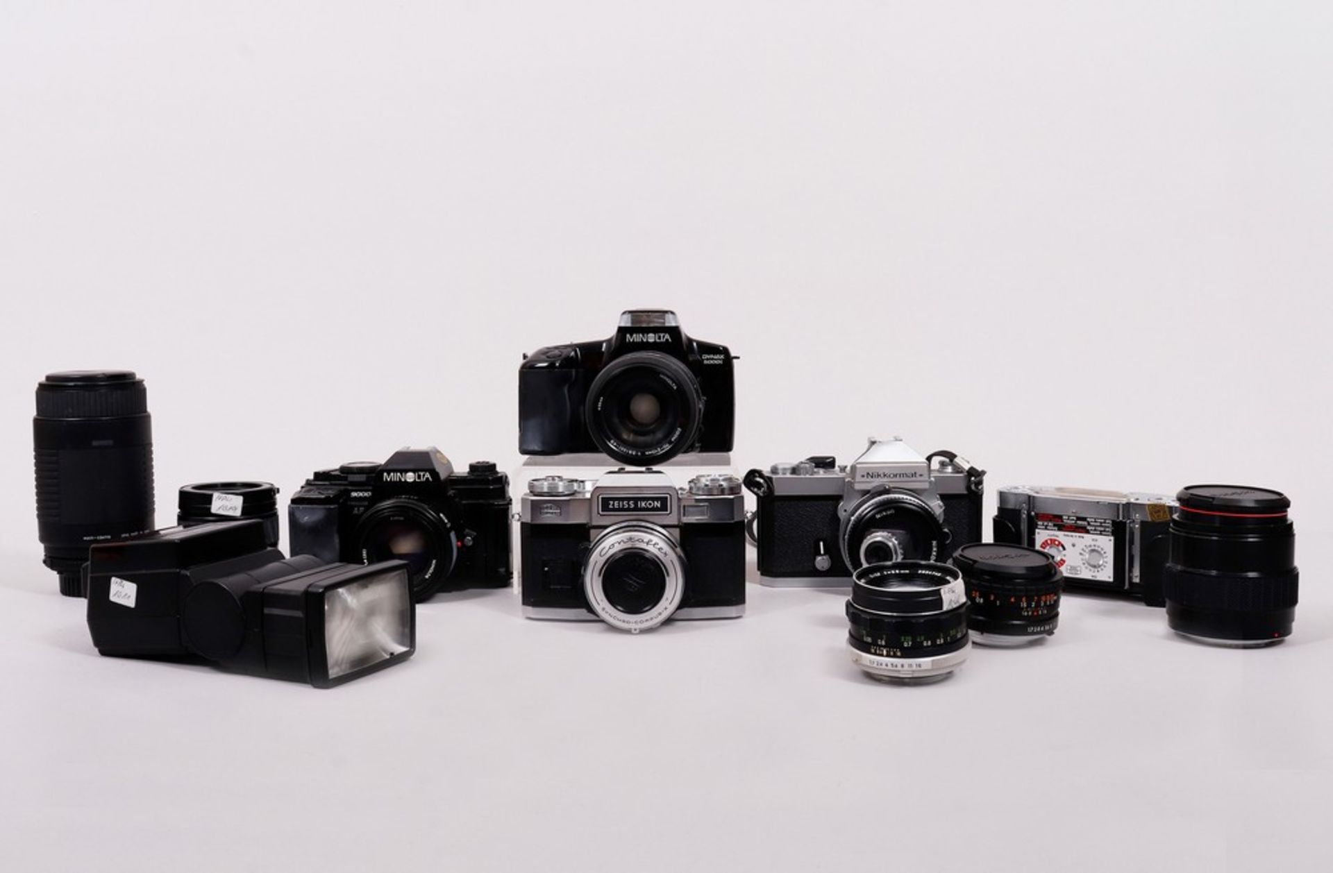 3 various SLR cameras with accessories, Nikon/Zeiss/Minolta, 20th C.