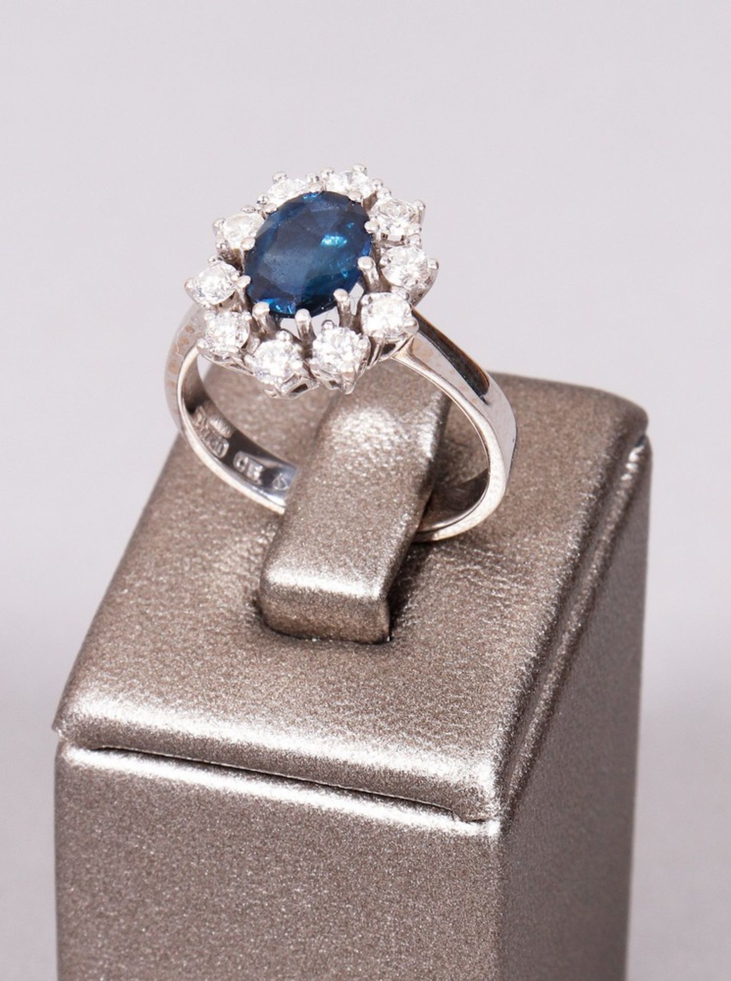 Sapphire ring, 750 white gold