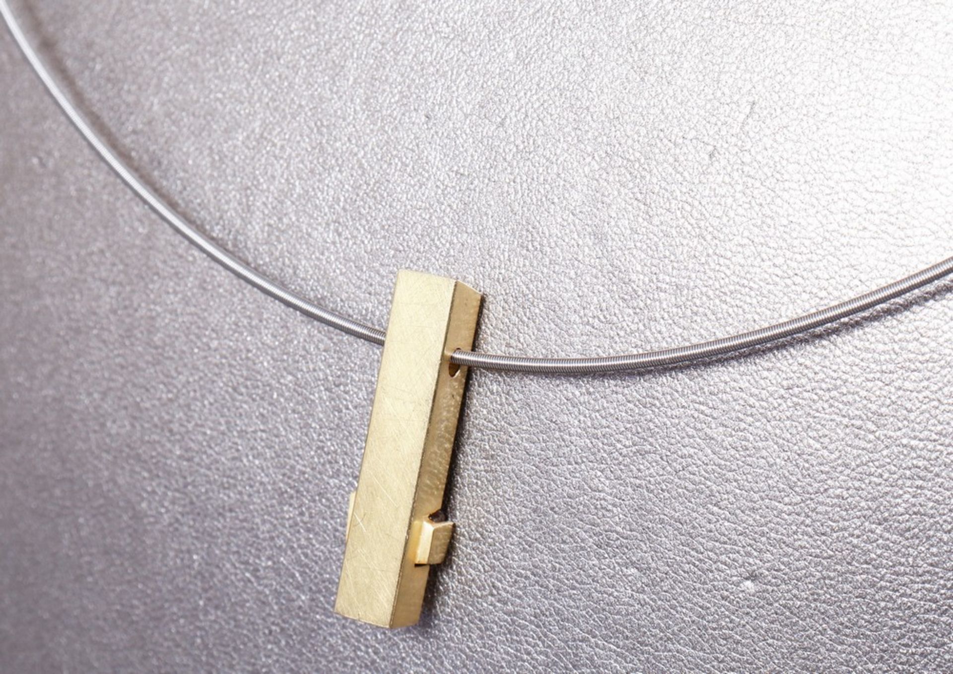 Modern diamond bar pendant, 750 yellow gold - Image 3 of 5