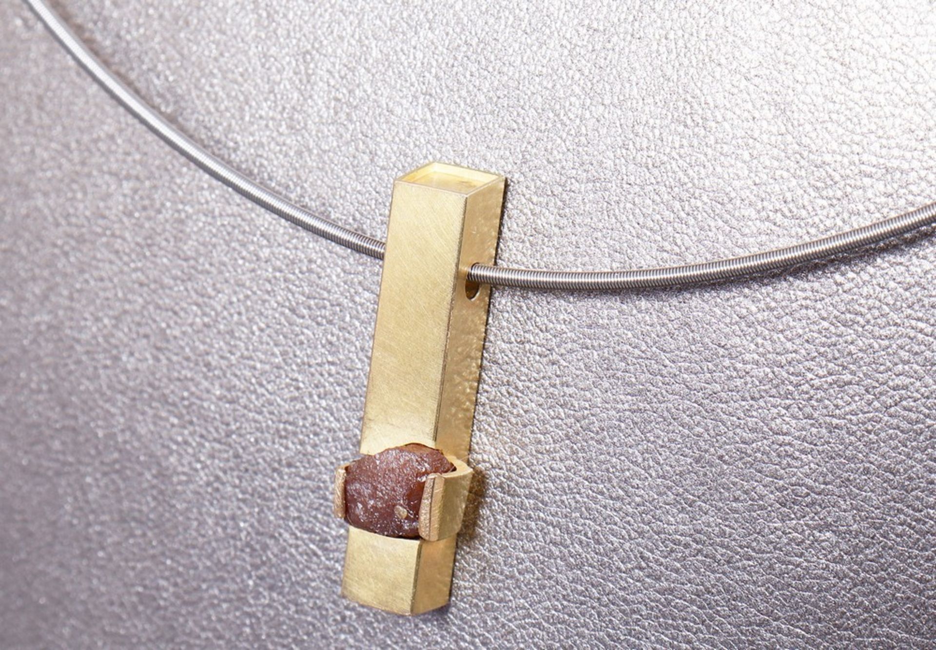 Modern diamond bar pendant, 750 yellow gold - Image 2 of 5