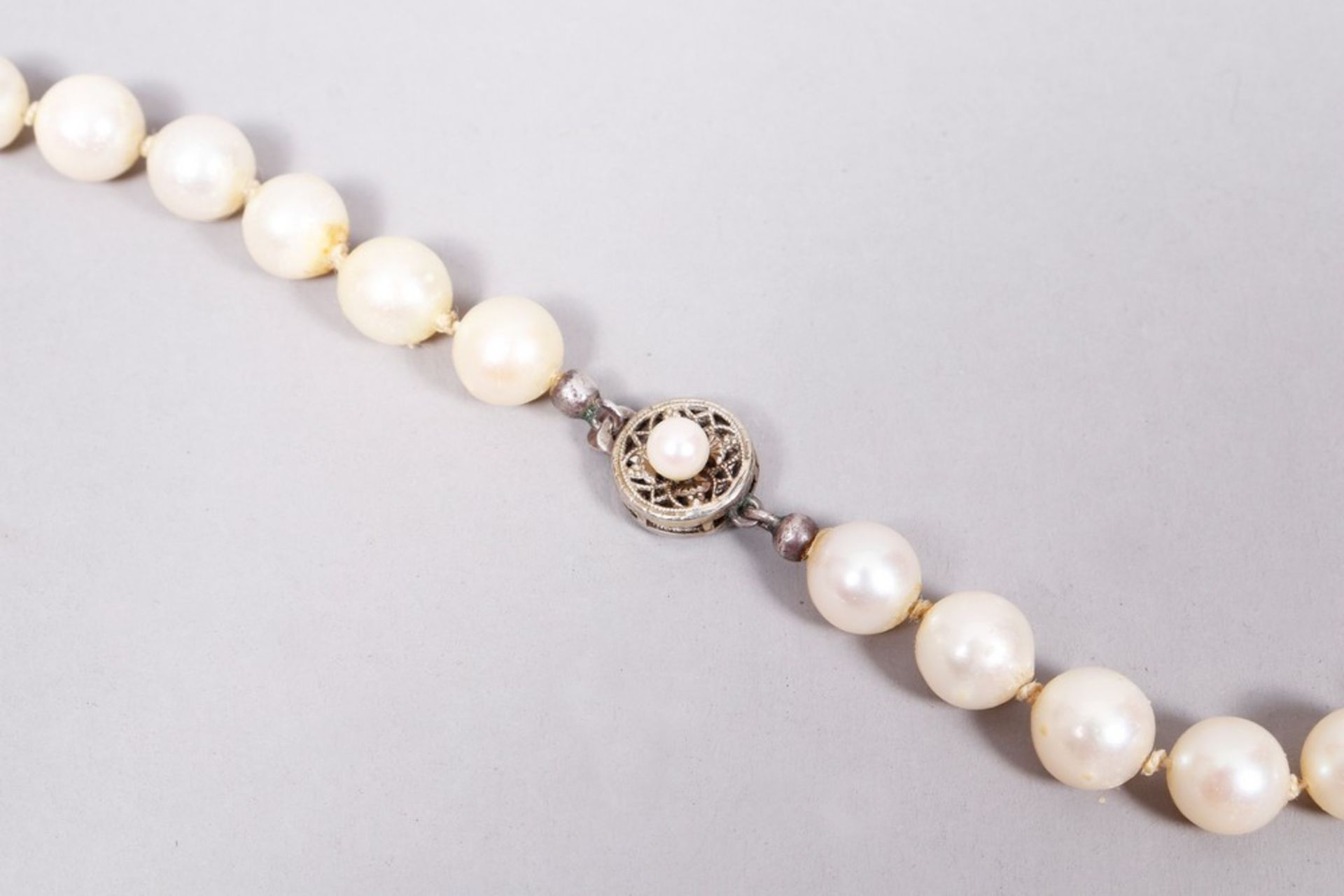 Long pearl necklace  - Image 4 of 4