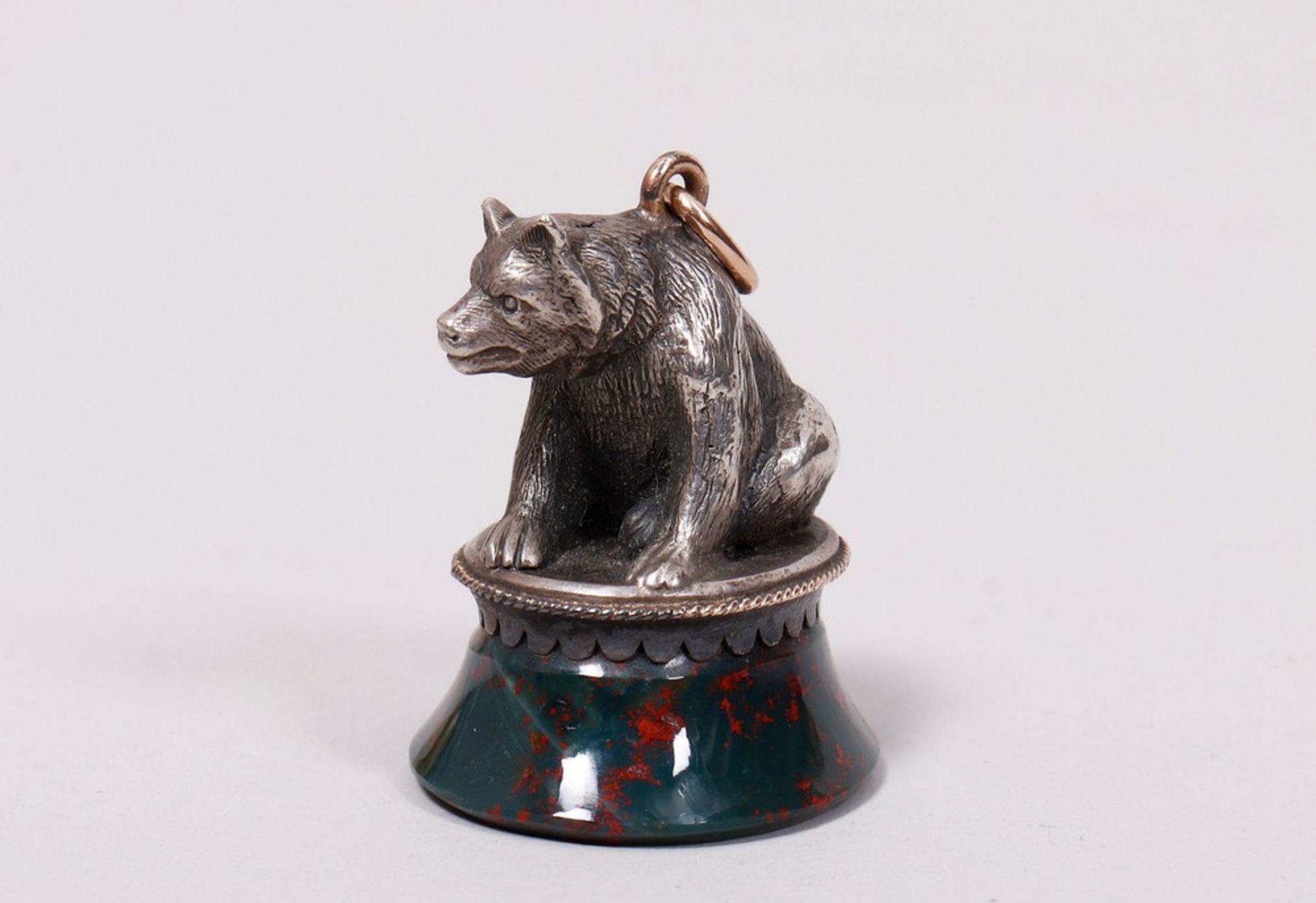 Figurative seal pendant, 835 silver/heliotrope, c. 1900 - Image 3 of 5