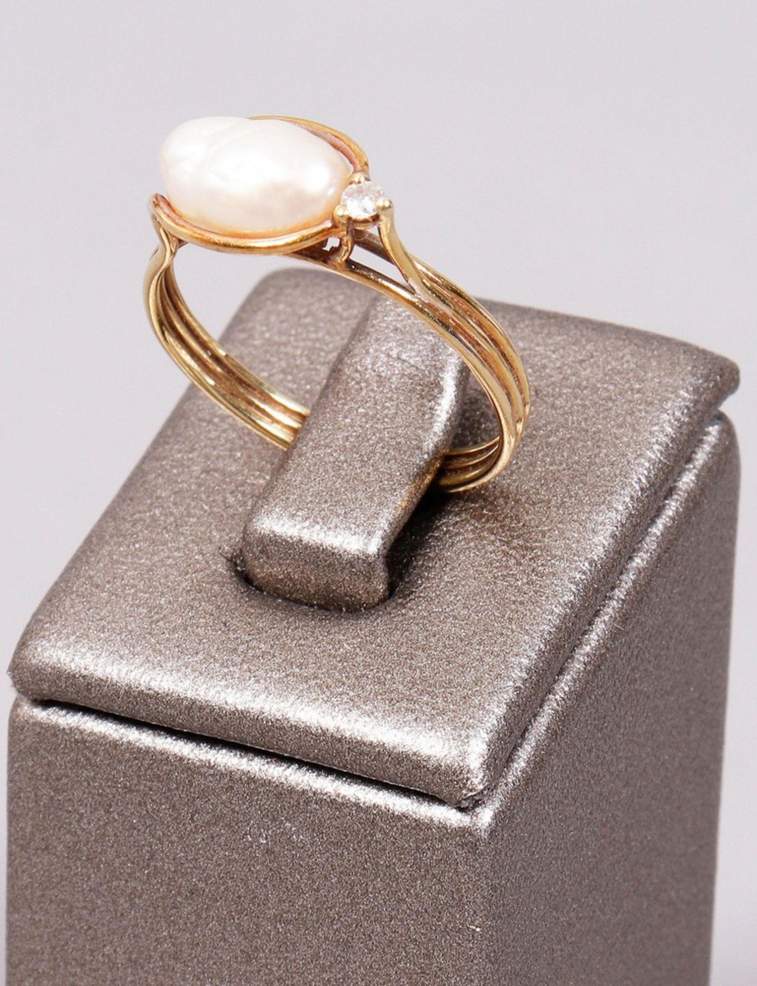 Pearl ring, 585 yellow gold