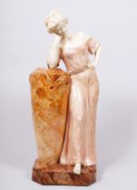 Große figürliche Keramik "Jeune fille", Entwurf Otto Petri (1860 - 1942), Ausführung Goldscheider,
