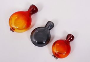 3 Snuffbottles, sog. "Bixl", Schnupftabakfläschchen, Konvolut in Orange und Grau, süddeutsch, bayr.