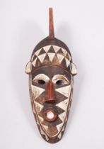 Große Helmmaske, wohl Ibo, Nigeria, Afrika, 2. Hälfte 20.Jh.