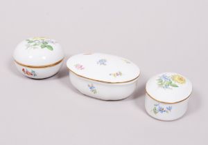 3 Deckeldosen, Meissen, Dekor "Deutsche Blume/Streublümchen", 2. Hälfte 20.Jh.