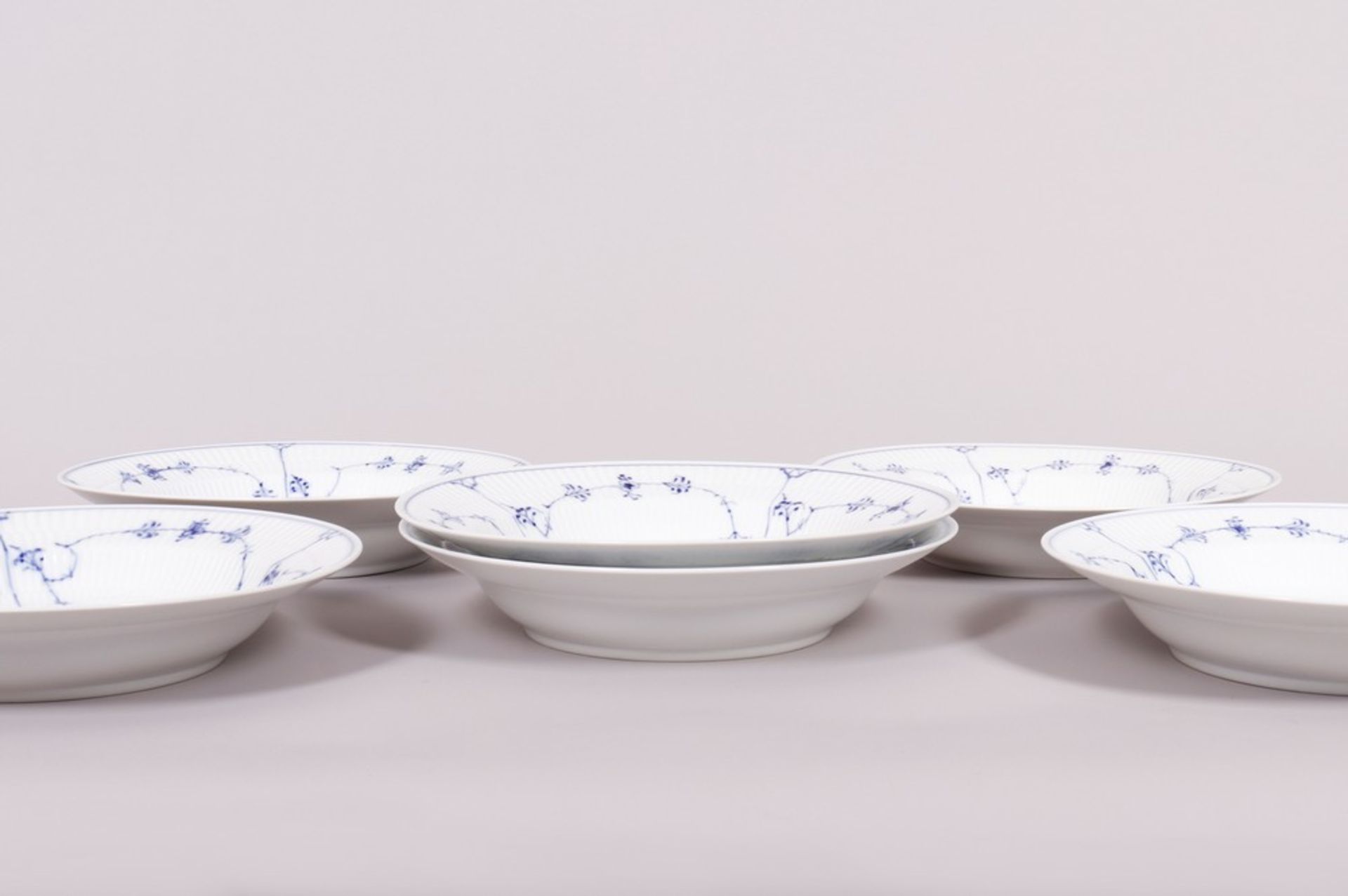 6 soup plates, Royal Copenhagen, shape "Ribbed", decor "Musselmalet, 1946/62 - Image 3 of 5