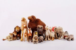 Mixed lot of softtoys, exotic animals, Steiff and others, middle/2nd. Half 20th C., 15 pieces
