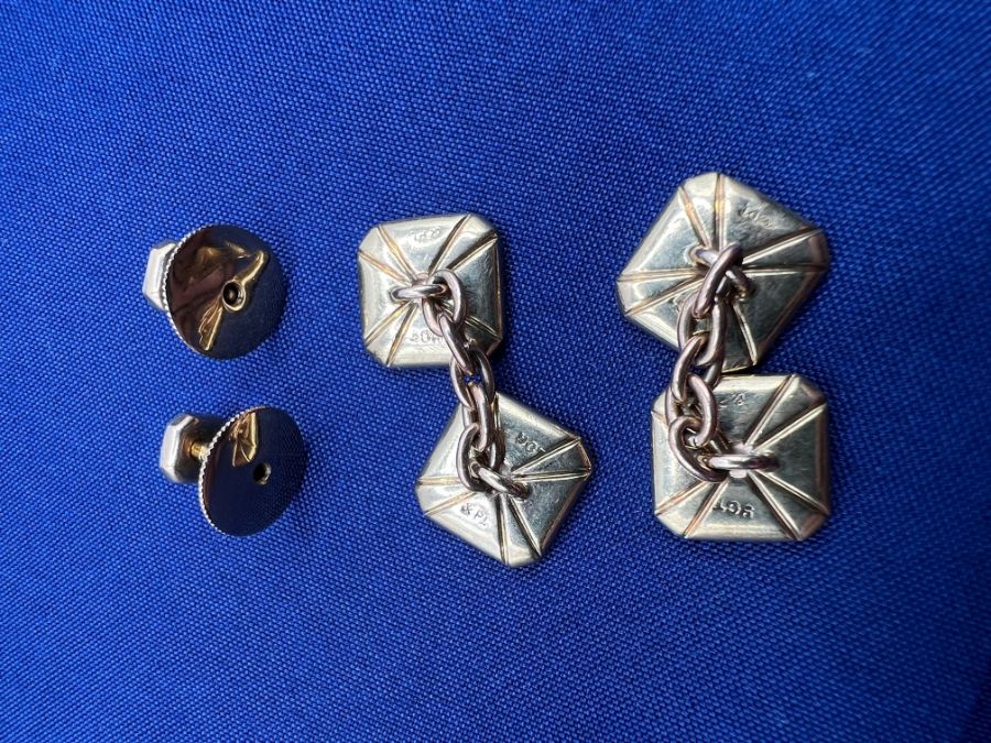 A set of Art Deco platinum and 9ct gold dress studs and cufflinks in an octagonal geometric shape, - Image 3 of 4