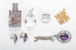 A collection of vintage and antique jewellery to include items of silver and gilded jewellery.