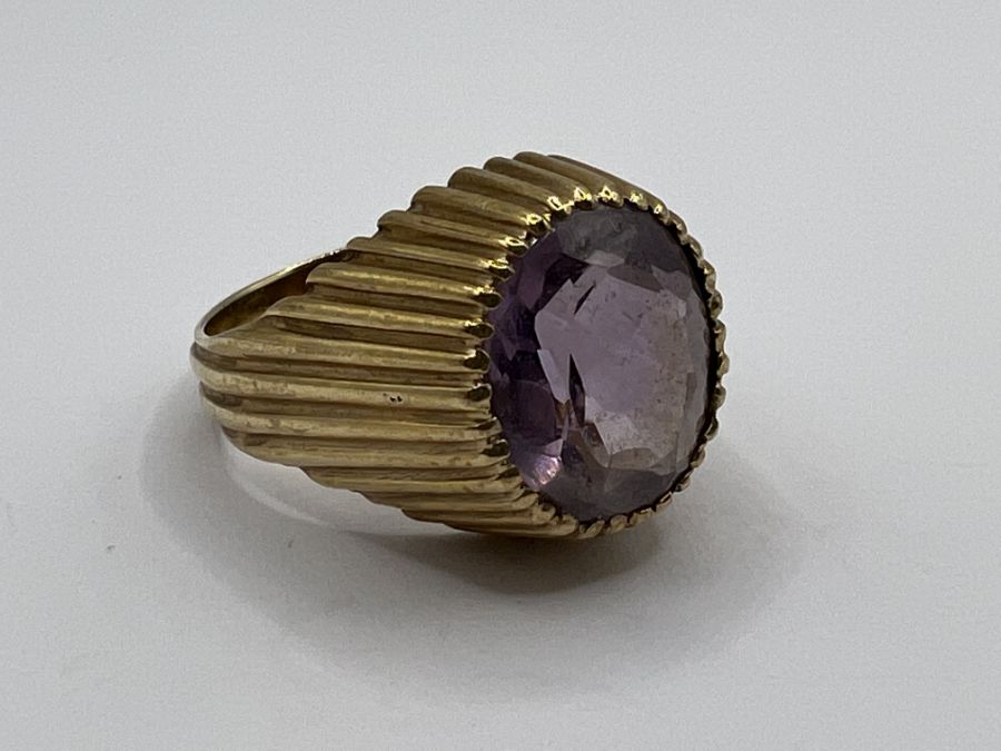 A raised setting textured Amethyst ring. Size K. Gross weight approximately 5.6 grams. (1) - Image 2 of 3