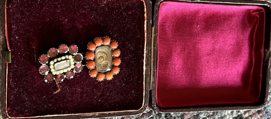 A pair of early 19th century yellow metal sentimental hair brooches - one is set with 12 coral - Image 2 of 6