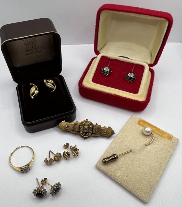 A selection of gold and yellow metal jewellery comprising: five pairs of ear studs (two unmarked