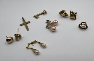 A pair of 9ct gold organic fold ear studs, along with a 9ct gold cross, a 9ct gold "18" key plus two