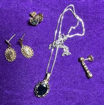 A collection of 9ct gold jewellery to include a sapphire and diamond pendant on a 9ct white gold