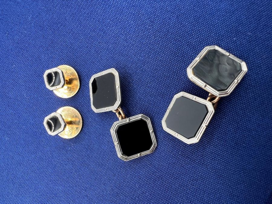 A set of Art Deco platinum and 9ct gold dress studs and cufflinks in an octagonal geometric shape, - Image 4 of 4