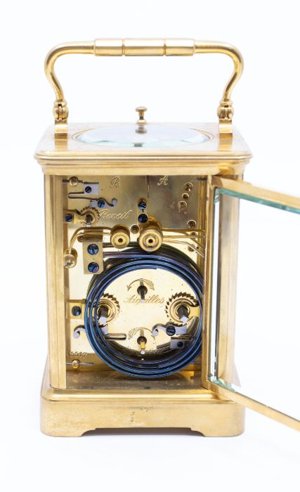 French 8-day Petite sonnerie carriage clock with repeat and alarm on a gong, in a brass cornice case - Bild 3 aus 4