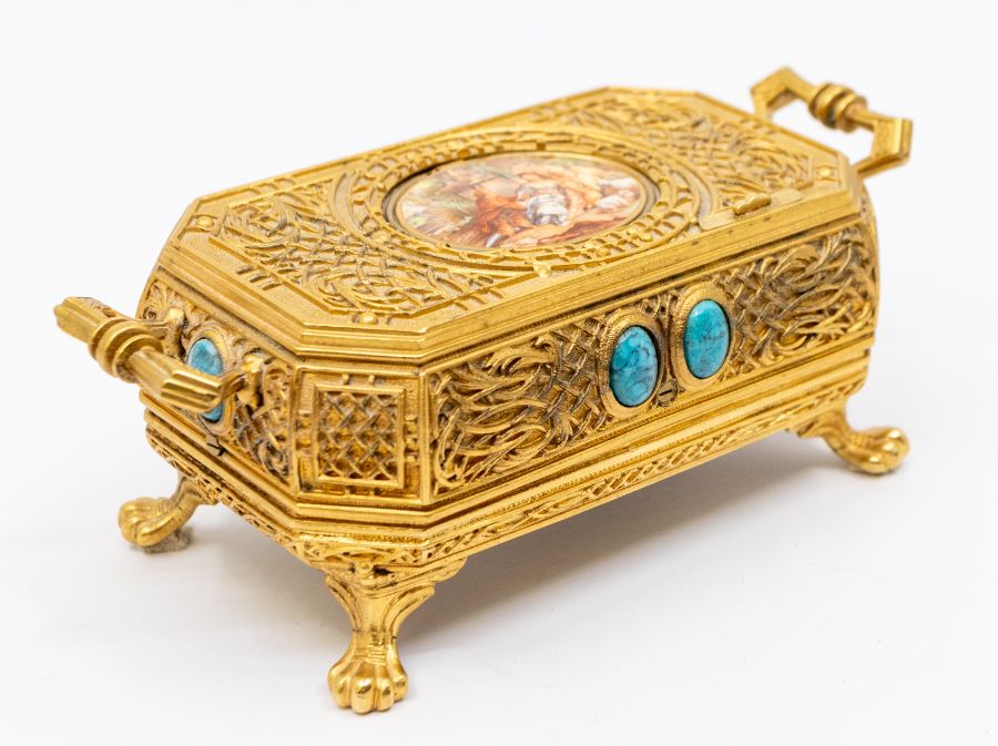 A Singing Bird musical box, automata in a gilt case. Clockwork mechanism inside a gilt case with