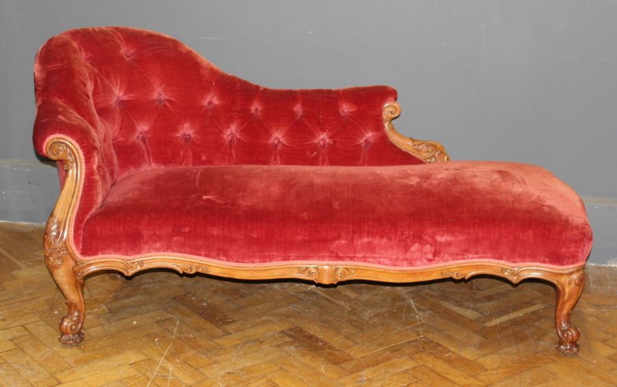 A good Gillows mid Victorian carved walnut framed chaise longue upholstered in velvet dralon. The - Image 2 of 2
