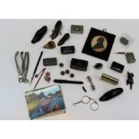 A mixed collectors lot, to include a profile silhouette portrait miniature, snuff boxes, treen