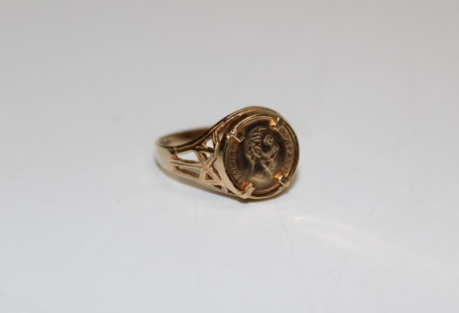 9ct gold Maximiliano Emperador, one peso coin ring, approximately 2.7gm, British hallmark