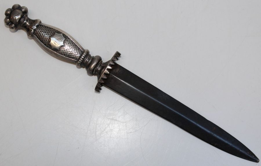 An early 19th century American silver hilted Midshipman's dirk with 14cm diamond section steel