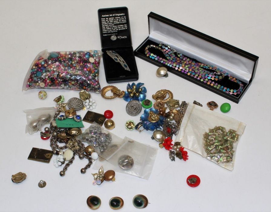 A quantity of quality period costume jewellery to include a gold plated dress button and brooch