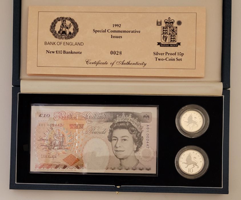 An Elizabeth II Bank of England/Royal Mint 1992 Commemorative set, containing the New £10 Banknote - Image 2 of 3