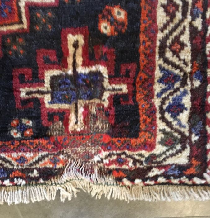 A small red rug (131 x 116cm) together with a small white rug (134cm x 68cm). (2) - Image 2 of 4