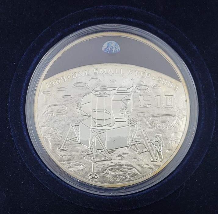 An Elizabeth II 2009 Guernsey ten pounds (5oz.) "The 40th Anniversary of the First Moonlanding" - Image 2 of 3