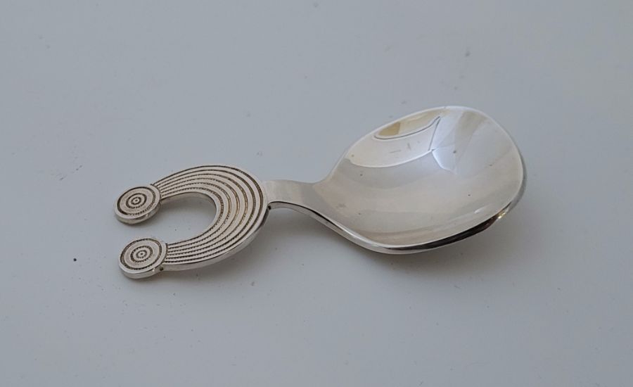 An Irish Celtic silver caddy spoon, by Thomas O'Connor & Sons Ltd, Dublin 1973, also stamped 1973 - Image 3 of 3