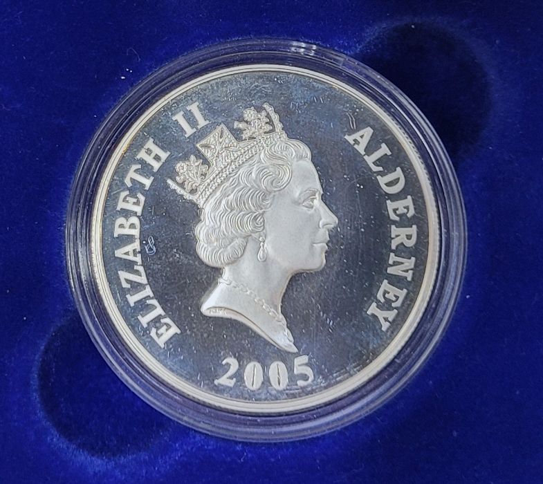 Two Elizabeth II Royal Mint 2005 Alderney 5 pounds (crown) "HRH Prince Henry of Wales 21st Birthday" - Image 5 of 6