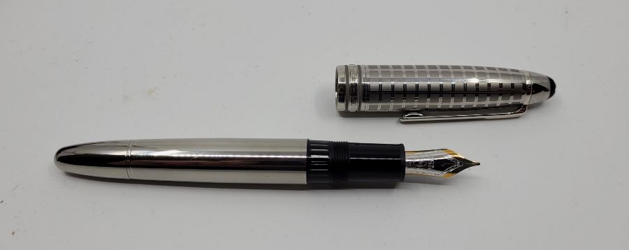 A Mont Blanc Meisterstuck silver plated fountain pen, with 14k nib engraved "4810" , in presentation - Image 2 of 4