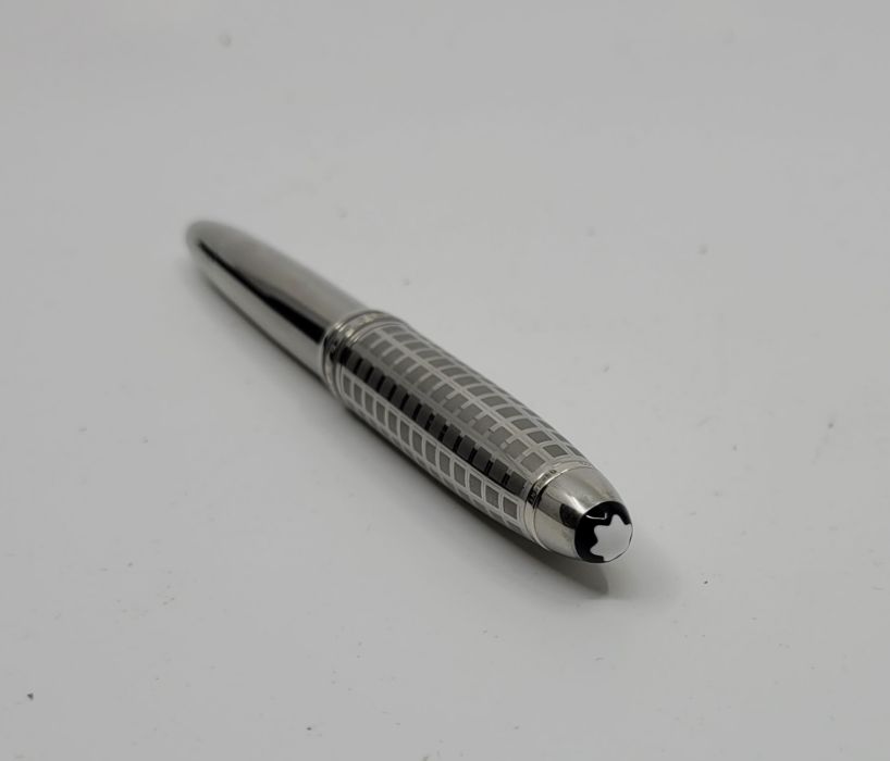 A Mont Blanc Meisterstuck silver plated fountain pen, with 14k nib engraved "4810" , in presentation - Image 3 of 4