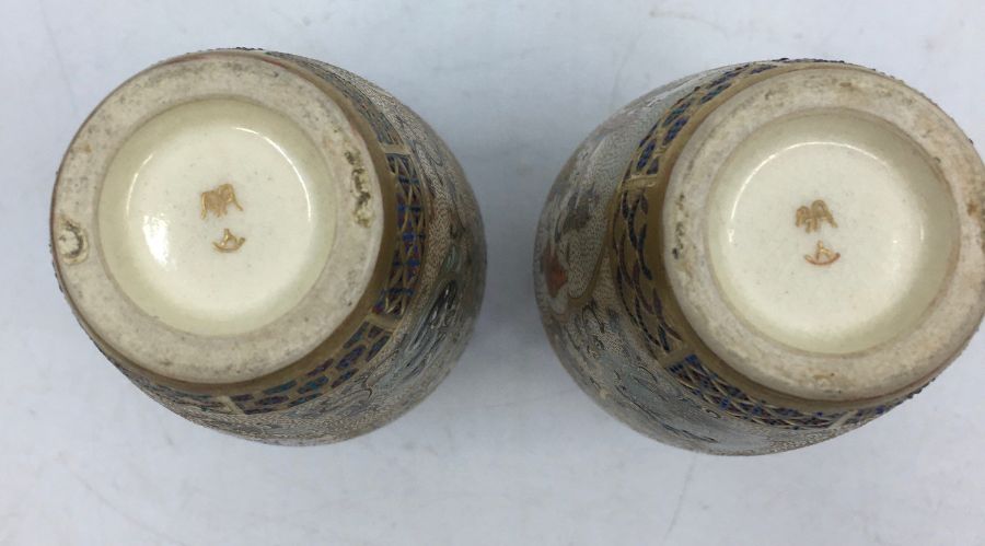 A pair of Kyo-Satsuma(京薩摩) Meizan(明山) vases. H:8.8cm - Image 3 of 3