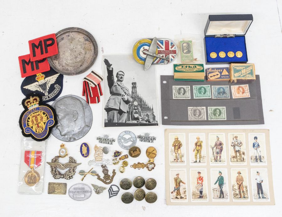 A mixed lot of WWII and later military items and related pieces, to include: Parachute Regiment,