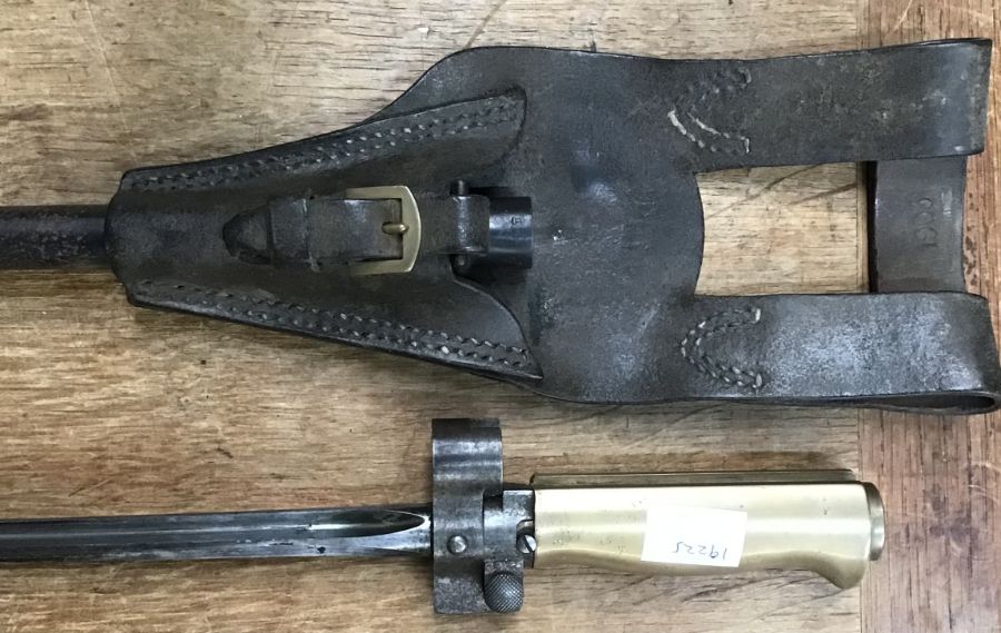 French M1886 bayonet for the Lebel Rifle (quillon removed in 1915) with original scabbard and - Image 2 of 6