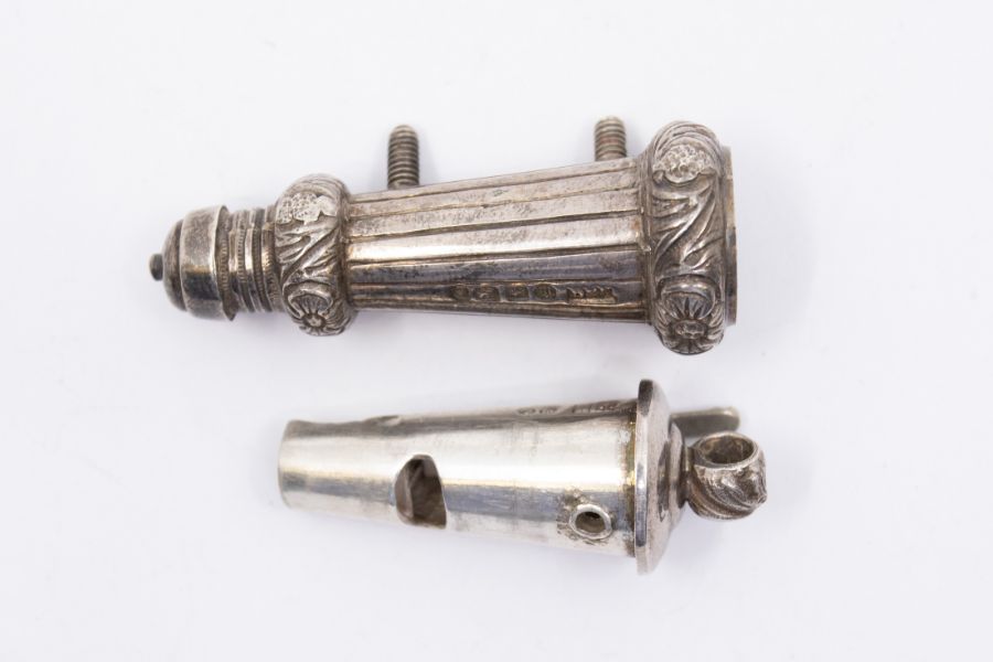 A fine quality Victorian sterling silver military officers whistle. Hallmarked for Birmingham - Image 2 of 2
