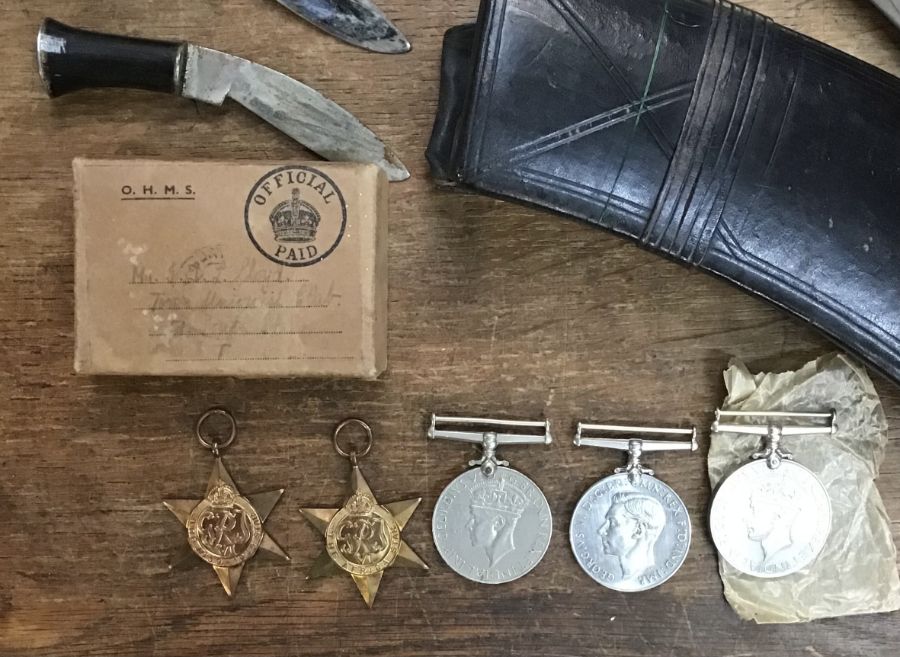 A collection of WW2 medals of 1939-45 star, Africa star, Defence Medal, 1939-45 medal with another - Image 2 of 4