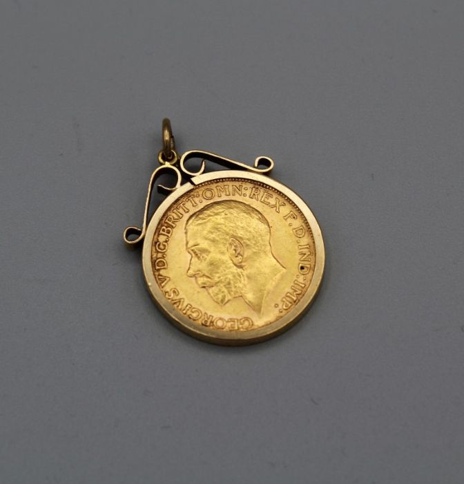 A George V sovereign dated 1913, in a pendant setting (hallmarked 9ct). gross weight 9.7gm